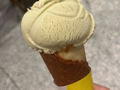 开心果烤榛子碎蛋筒-LUNEURS月乐诗·法式冰淇淋(环贸店)