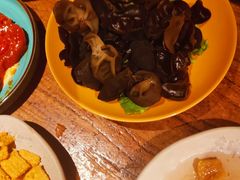 -老牌坊云南鱼豆花火锅(爱建店)
