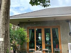 -Chom Cafe and Restaurant