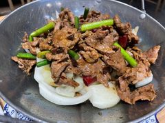 铁板牛肉-天添纸包鸡家常菜