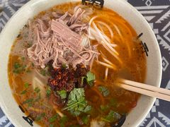 -巍山𤆵肉饵丝