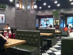 卡座-愉肴麻辣香锅(中山路店)