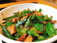 -鱼鲜饭香·招牌汽锅剁椒鱼头王