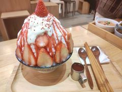 草莓生乳冰-怪物的冰与火(天虹商场中山路店)