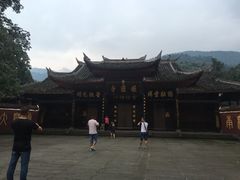 -峨眉山报国寺