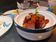 糖心栗子红烧肉-洛缦音乐餐厅(工业展览馆万象城店)