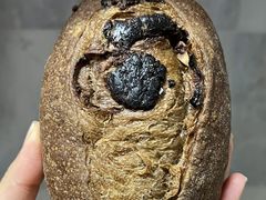 法芙娜巧克力榛子欧包-PAOPAO Bakery&Café(港汇店)