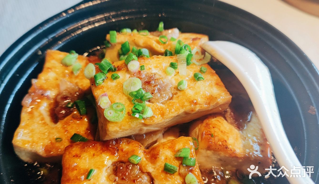 新派客家菜，新鲜食材，传统手艺。