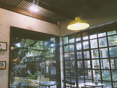-莓园冰淇淋店