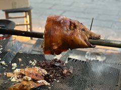 烤生态小耳朵猪-张宏波烧猪店