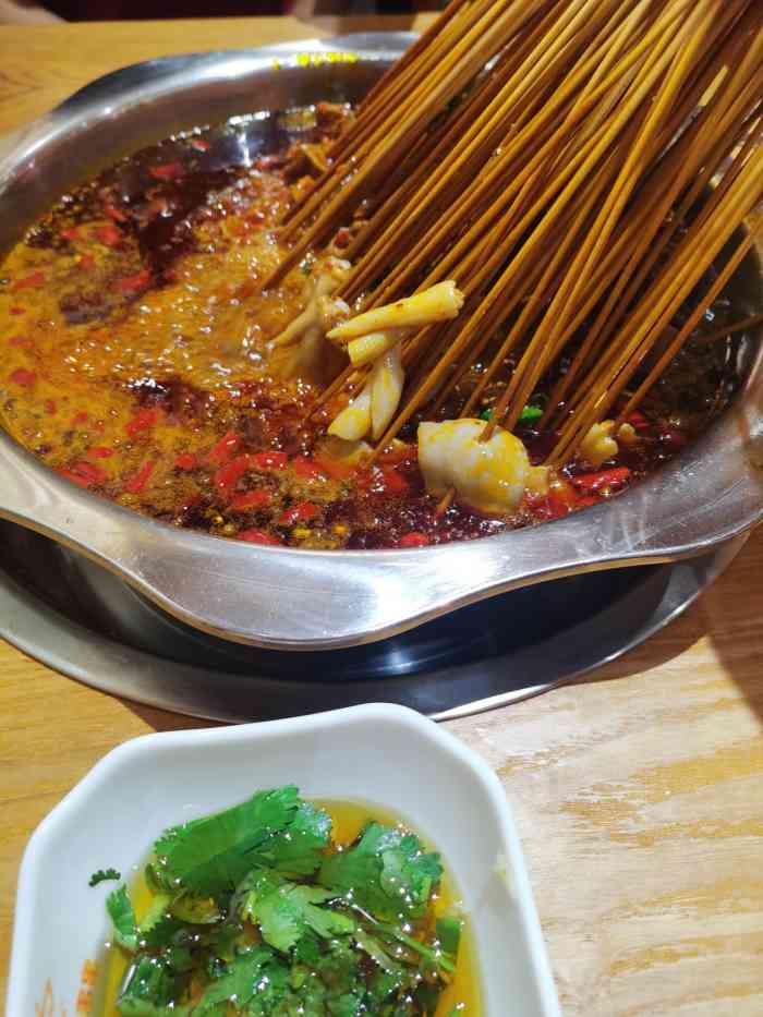 李记秤盘串串牛杂火锅(广福店)-"这家串串的生意真是好的来,我们5点半
