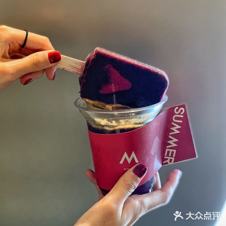 彩虹🌈水果冰棒咖啡？M Stand也太会了