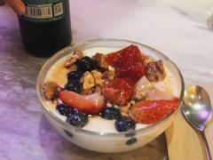 野莓核桃蜂蜜希腊酸奶-The Rug Cafe(王府中环店)
