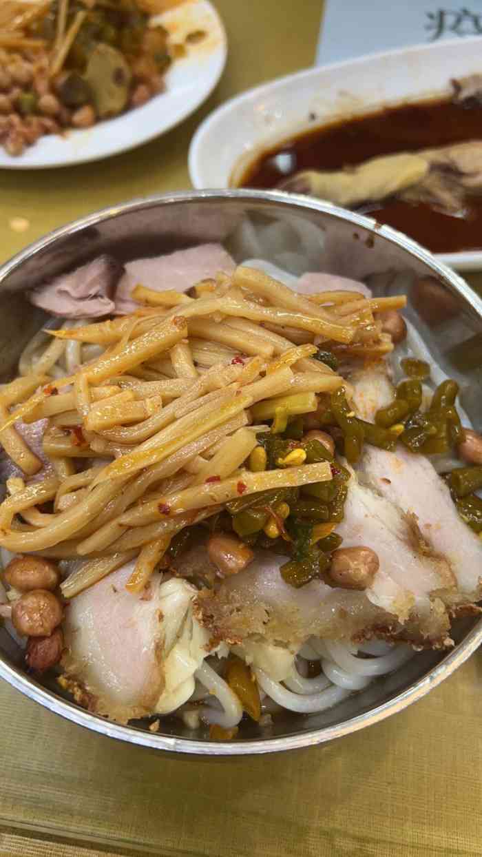 红鼻子桂林米粉(新年华购物中心店)-"吃的干拌米粉,跟在桂林吃的味道