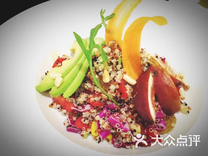 牛油果藜麦沙拉