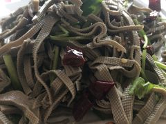 -溢心园香河肉饼总店