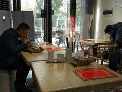 靠窗位-陈学林面馆