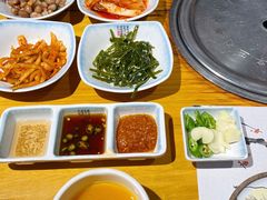 小菜-唯成•韩国炭火烤肉 유성고기