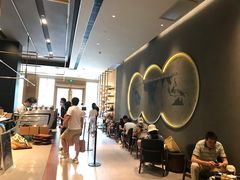 等位区-星巴克(深圳布吉万象汇4F店)