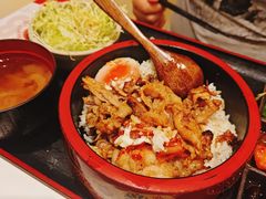 千层五花肉饭-牛邸·烧肉饭(来福士店)