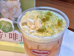 草莓山茶花风味咖啡拿铁-哈根达斯(天河城店)