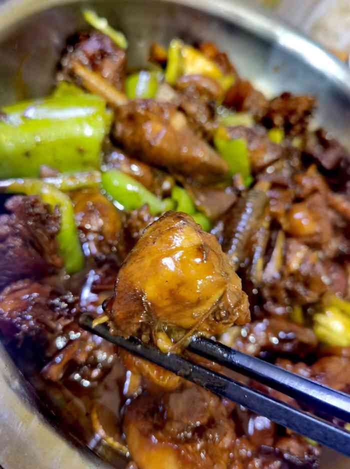 王小二炒鸡总店-"晚上逛西市场,想找个有特色的老字号店吃吃.