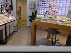 -天空之镜眼镜店蔡司依视路配镜授权零售店(望京颐堤港店)