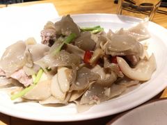 杏鲍菇竹耳爽肉片-十三式重庆江湖菜(金茂览秀城店)