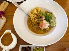 -Chom Cafe and Restaurant