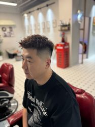 -老男孩男士理容馆·理发·烫染·修面