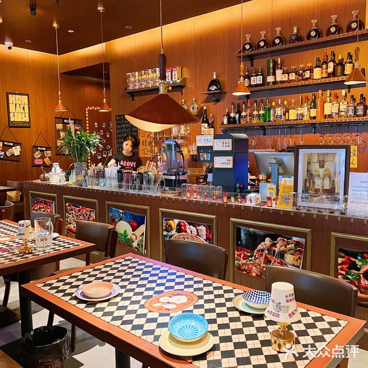 氛围感创意小酒馆