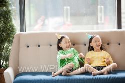 点击看大图 双胞胎美女a-WPlus明星肖像亲子全家福摄影