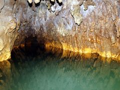 -怀托摩萤火虫洞