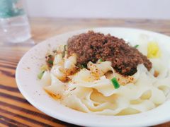 油泼肉酱面-小二面店