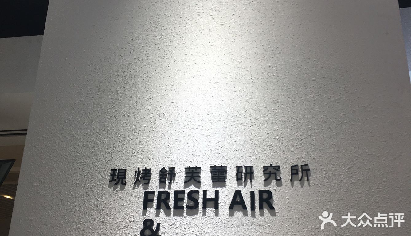一开始看到排队的人不多，并不报太大的希望