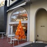 打卡不对称袜子店