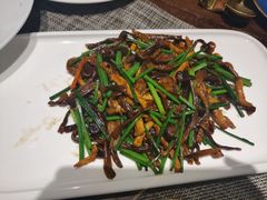 鹿茸菌炒猪颈肉-巧庆楼·茶膳