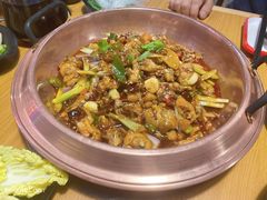 -虾弄弄海派小龙虾·牛羊蝎子火锅
