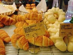 黑松露海盐牛油卷法包-PAPER STONE BAKERY(天汇广场店)
