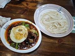 -歹歹的加个面过油肉拌面