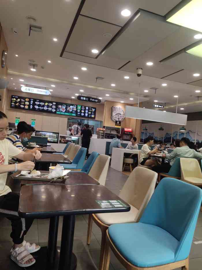魏家凉皮(光华路店)-"中午饭在这里解决,主要因为太冷,刚好路过.