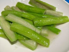 -渝信川菜 · 川味家常菜(财富购物中心店)