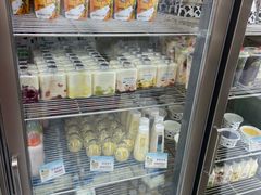 面包甜点陈列柜-白色日记·手作酸奶(麦凯乐店)