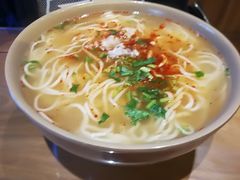 -亮亮面馆(经六路店)