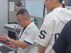 -豪门视光·星趣控·蔡司依视路眼镜代理商(中央大街店)