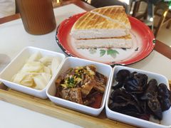 -鲁南仔·滕州炒鸡(经三路店)