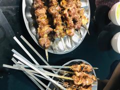 -烤肉小伙烤肉店