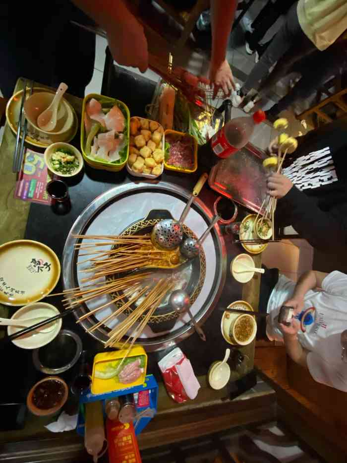 高个子麻辣烫火锅城(六一广场店)-"今天跨年带着孩子和闺蜜们一起去