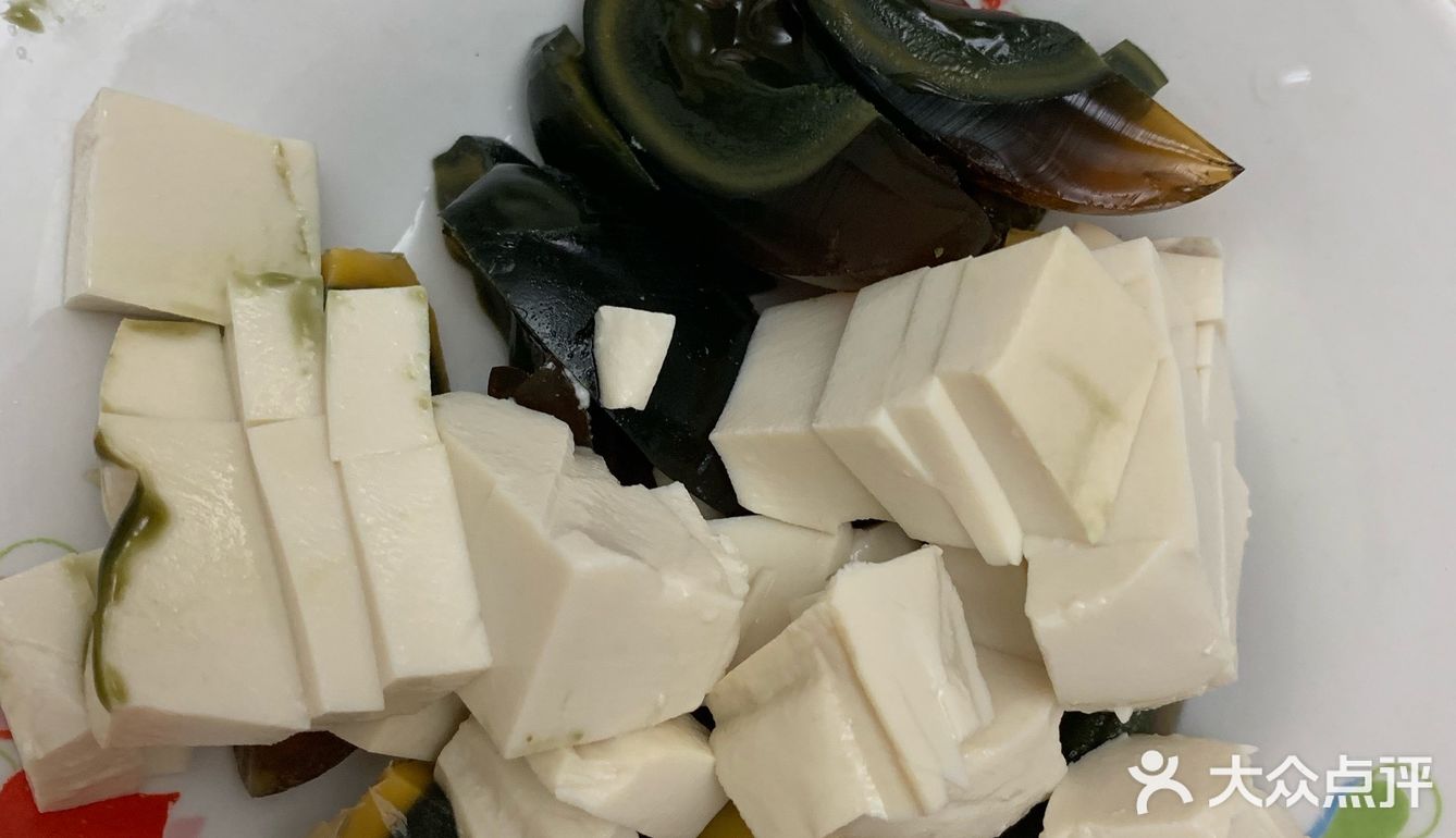 夏日必备简单快手菜皮蛋拌豆腐