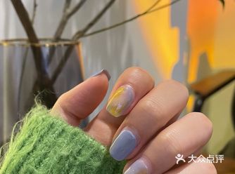 夏天到了当然要做一个美美的夏日美甲   自己选的色板